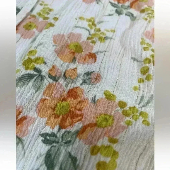 Cupcakes & Cashmere Peasant Blouse Women’s Sz M Cream Peach Floral Boho Smocked - Picture 11 of 15